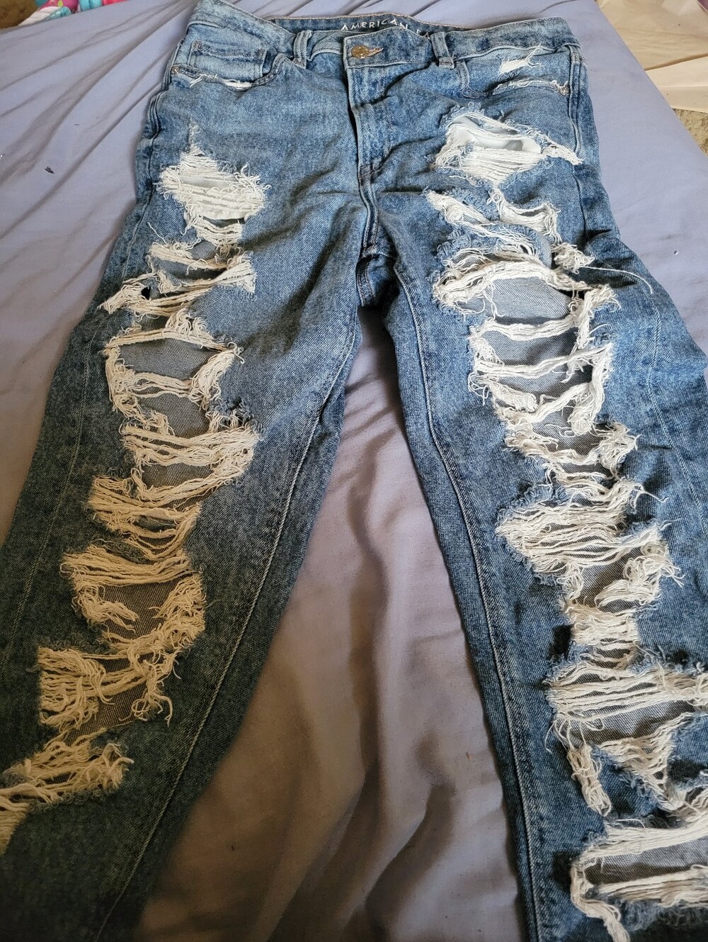 American Eagle Women's Distressed Blue Jeans